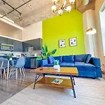 Spacious 2Br South Loop With Skyline View, Optional Parking And Gym Access Near Mccormick Place And Soldier Field