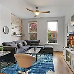 Urban Chic Logan Square Retreat With Free Parking