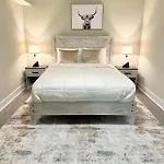 1F Modern Comfort In The City