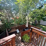 Cozy Bungalow Home In Chicago