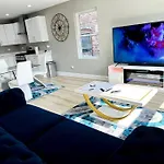 Wonderful And Cozy Chicago Top Unit Apartment