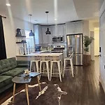 The Chicago Retreat Just 10 Mins From Chicago Bulls Arena