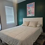 The Chicago Retreat Just 10 Mins From Chicago Bulls Arena