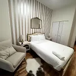 Vogue Bucktown Apartment Chicago