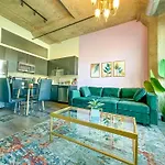 South Loop Chicago 2Br Retreat With Skyline View And Optional Parking For 8 Guests Near Mccormick Place And Soldier Field