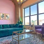 South Loop Chicago 2Br Retreat With Skyline View And Optional Parking For 8 Guests Near Mccormick Place And Soldier Field