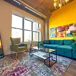 Spacious 2Br South Loop Suite With Skyline View, Optional Parking And Gym Access Close To Mccormick Place, Grant Park, Museum Campus & Cta Lines