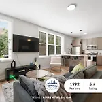 2 Bed & 3 Bath Apartment Chicago