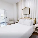 Vogue Bucktown Apartment *