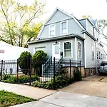 Exquisite Rogers Park 1 Bedroom, 1 Bath Apartment Near Evanston