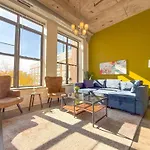 Mccormick Place 2Br Stylish Suite With Optional Parking And Gym For Up To 8 Guests Near Soldier Field And Grant Park
