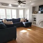 Beautiful Big 3 Bedroom Quiet Apt Near Downtown