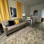 2-Bedroom Unit In Wicker Park With 1 Garage Parking