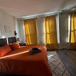 2-Bedroom Unit In Wicker Park With 1 Garage Parking