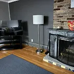 Spacious 1-Bedroom Unit In Lincoln Park
