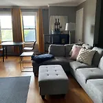 Spacious 1-Bedroom Unit In Lincoln Park
