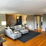 Spacious 1-Bedroom Unit In Lincoln Park