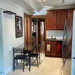 Green In Dorothys Bnb *