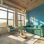 Mccormick Place Beautiful 2Br Apartment With Optional Parking Sleeps Up To 8 Near Soldier Field, Grant Park And Lakefront Trail