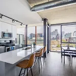 Freshly Minted 2Br - Elegance & Comfort In Central Chicago