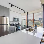 Freshly Minted 2Br - Elegance & Comfort In Central Chicago