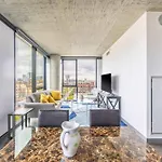 Freshly Minted 2Br - Elegance & Comfort In Central Chicago