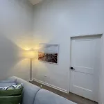Charming Shared Condo In Prime Chicago Location, 1 Bedroom And 1 Bathroom