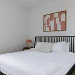 Blueground Medical District 1Bd Apartment Chi-1109