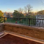 Entire With Private Balcony * Chicago