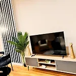 Chic Safari Haven - 2 Bd\\2 Ba - Sleeps 8