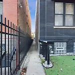 Chic 2Br Top-Floor Gem