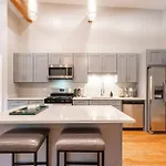 503Loft 5 Bed 2 Ba Downtown Loft - Sleeps 8
