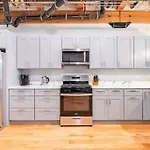 201Loft Downtown Spacious Loft Sleeps 10