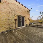 Hot Tub Haven With Private Garage