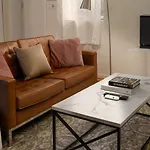 Wicker Park 2Br Apt Near Milwaukee Ave