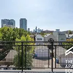 Designer Condo 1 Free Parking