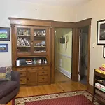 Queen Bed With Private Ensuite Bathroom In Lakeview - 3D