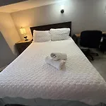 Homestay Close To Downtown - Free Parking