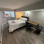 Homestay Close To Downtown - Free Parking *