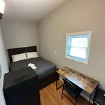 Wonderful Close To Downtown - Free Parking Homestay *