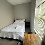 Wonderful Close To Downtown - Free Parking Homestay