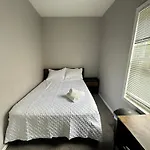Homestay Wonderful Close To Downtown - Free Parking