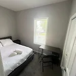 Wonderful Close To Downtown - Free Parking Homestay *