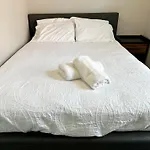 Homestay Wonderful Close To Downtown - Free Parking *