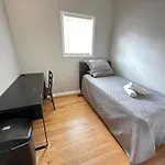 Wonderful Close To Downtown - Free Parking Homestay *