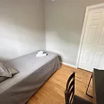 Homestay Wonderful Close To Downtown - Free Parking *