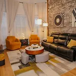 Apartment Queen Beds, Long Stay, Garage Parking, Near Train *