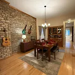 Queen Beds, Long Stay, Garage Parking, Near Train Chicago