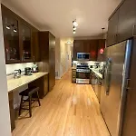 Queen Beds, Long Stay, Garage Parking, Near Train Apartment