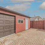 Queen Beds, Long Stay, Garage Parking, Near Train